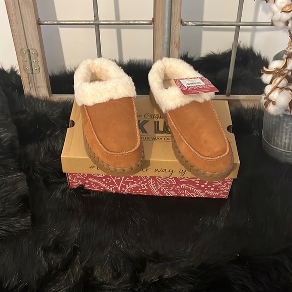 Muk Luks Shoes - COPY - NWT Muk Luks Slippers